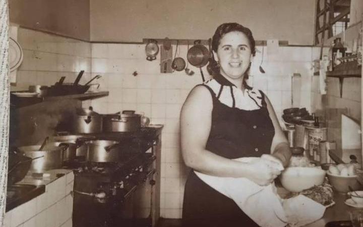 Abuela Patricia cocinando