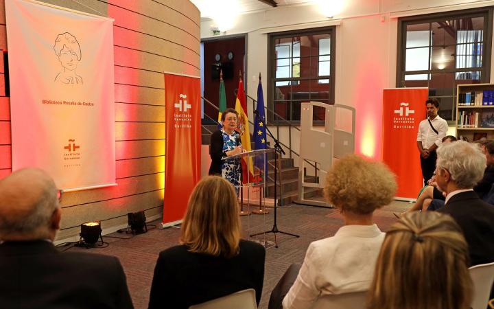 inauguración biblioteca rosalía