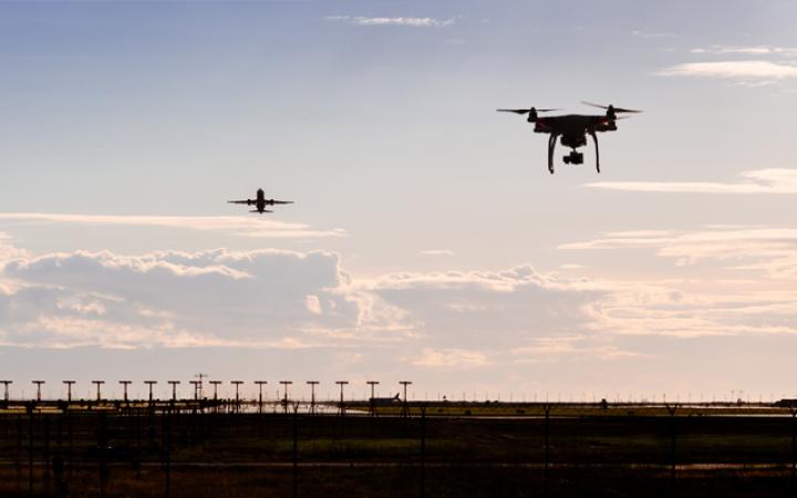 Dron aeropuerto