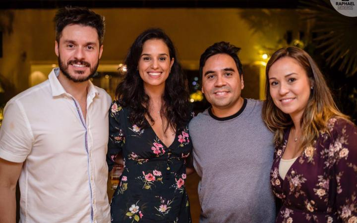 Viviana Martínez, primeira pola dereita