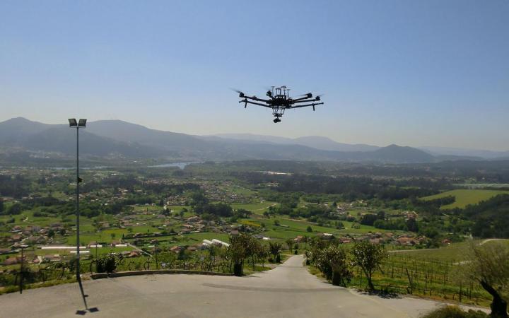 Dron 3